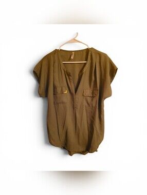 Women's Solid Olive Green Lightweight V-neck Cap Sleeved Casual Blouse, Sz L